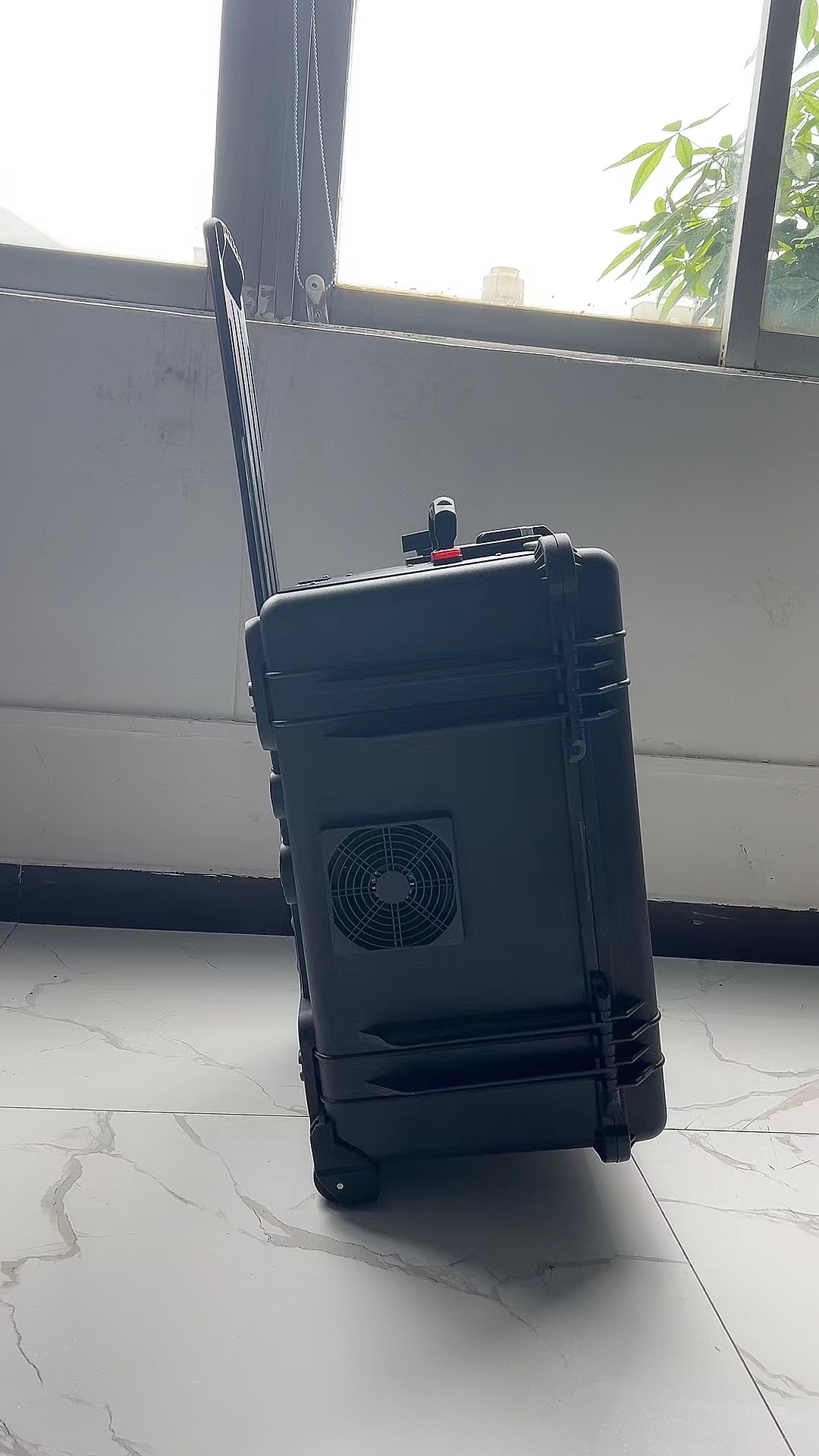 白塔手拉箱型移动通信干扰器